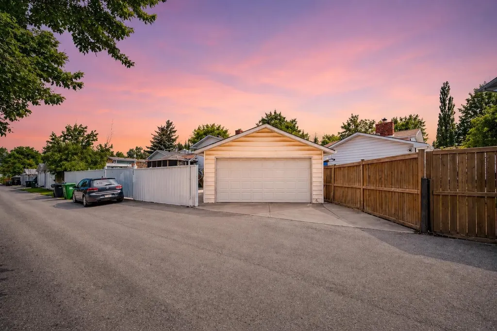 204 Whiteview Close NE Calgary AB T1Y 1R3