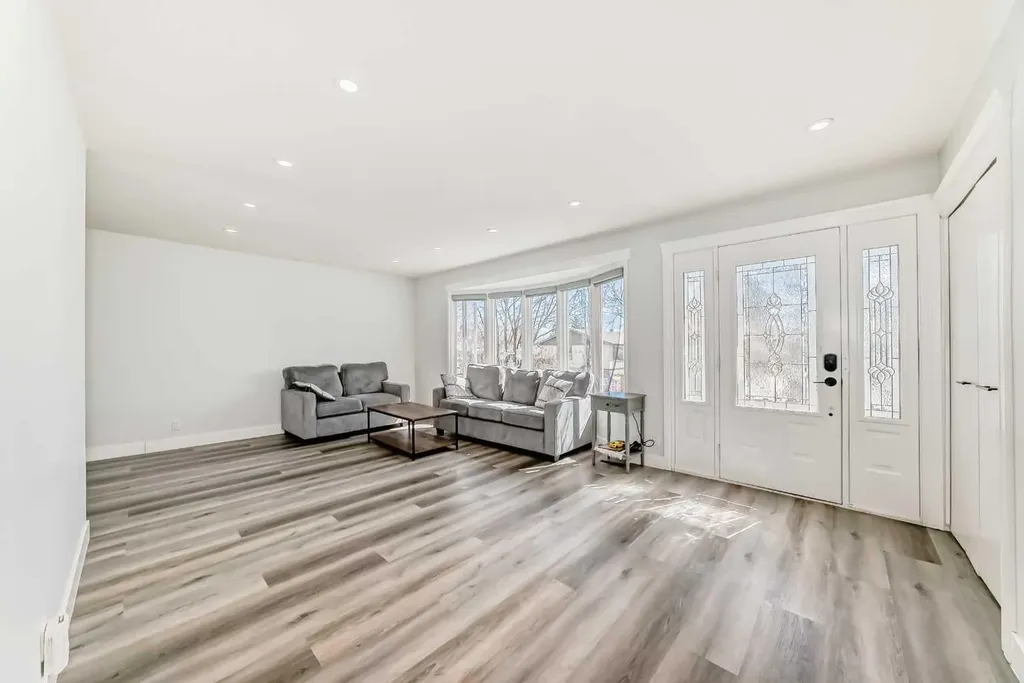 204 Whiteview Close NE Calgary AB T1Y 1R3