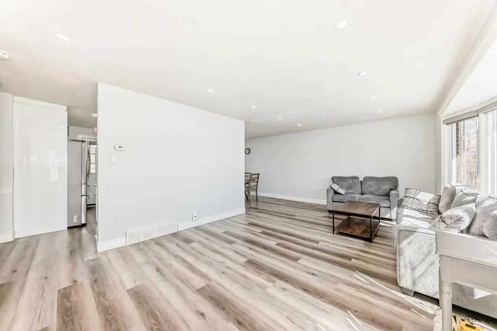 204 Whiteview Close NE Calgary AB T1Y 1R3
