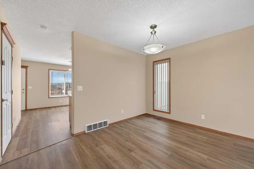 126 Evansmeade Crescent NW Calgary AB T3P 1B9