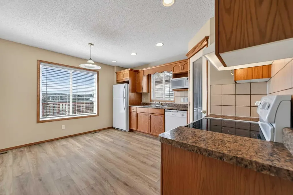 126 Evansmeade Crescent NW Calgary AB T3P 1B9
