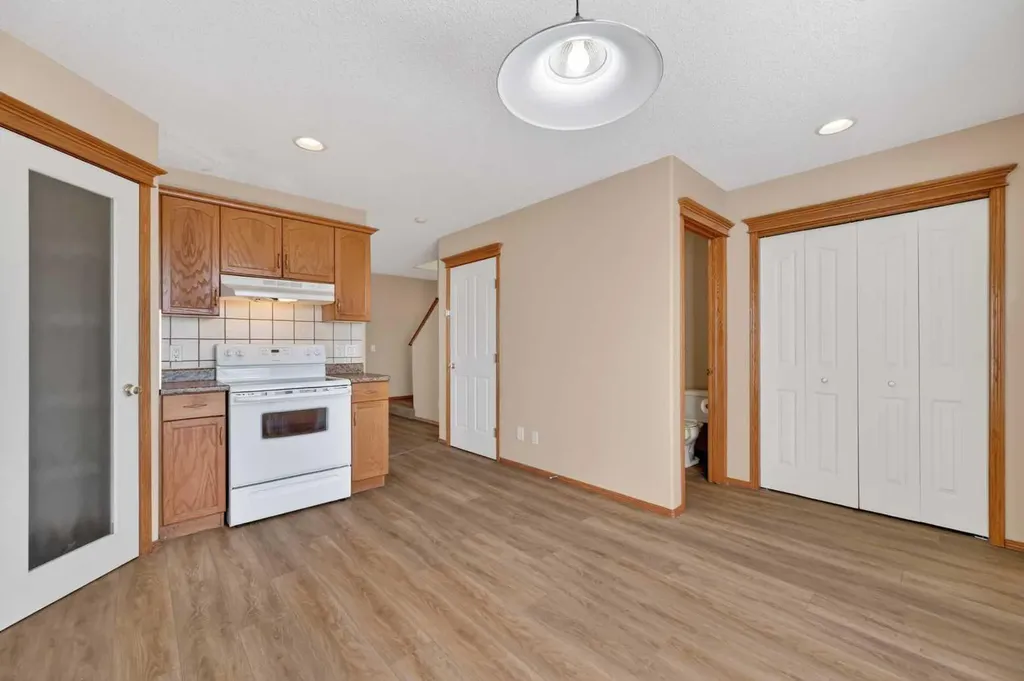 126 Evansmeade Crescent NW Calgary AB T3P 1B9