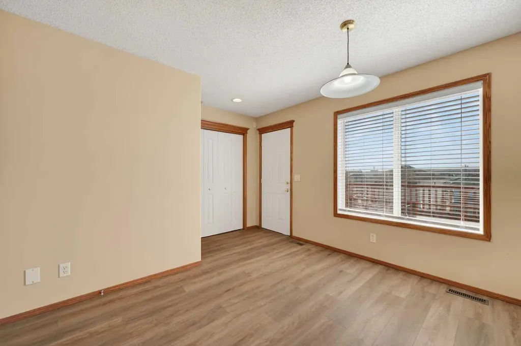 126 Evansmeade Crescent NW Calgary AB T3P 1B9