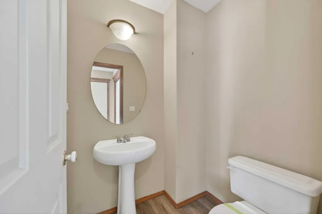 126 Evansmeade Crescent NW Calgary AB T3P 1B9