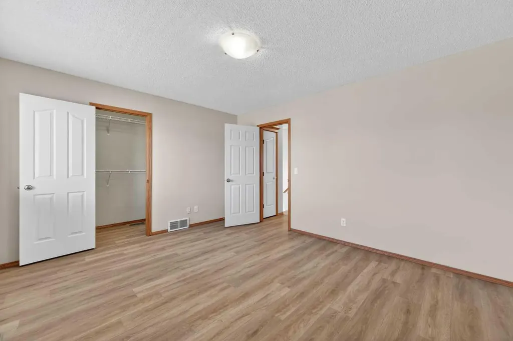 126 Evansmeade Crescent NW Calgary AB T3P 1B9