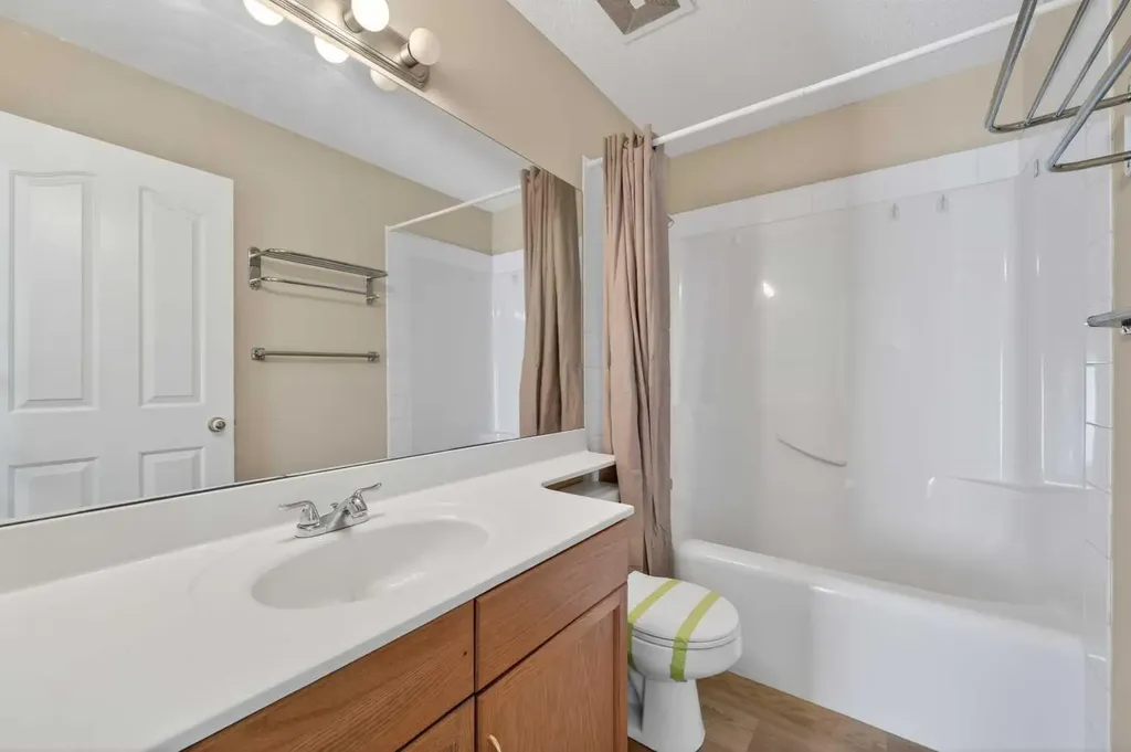 126 Evansmeade Crescent NW Calgary AB T3P 1B9