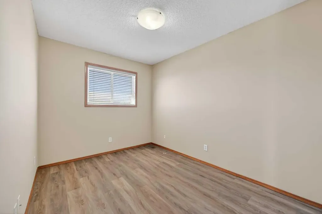 126 Evansmeade Crescent NW Calgary AB T3P 1B9