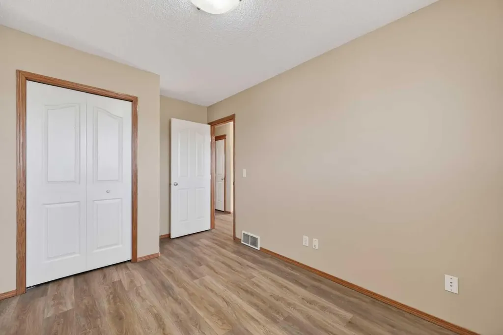 126 Evansmeade Crescent NW Calgary AB T3P 1B9