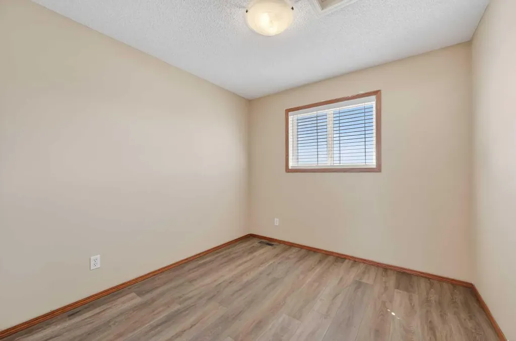 126 Evansmeade Crescent NW Calgary AB T3P 1B9