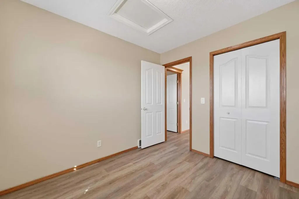 126 Evansmeade Crescent NW Calgary AB T3P 1B9