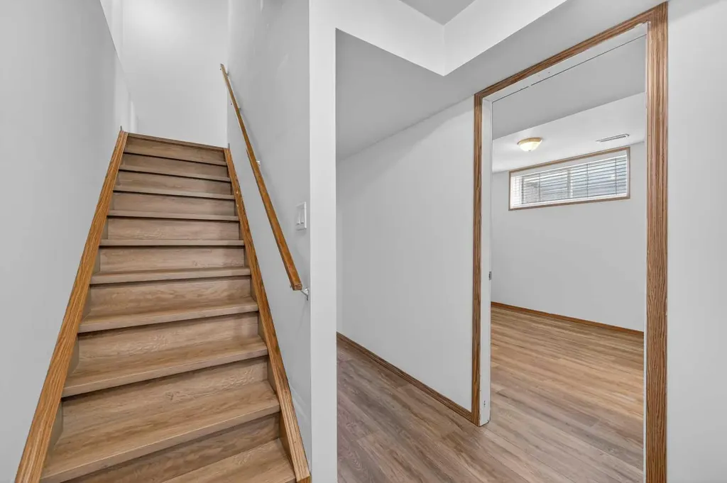 126 Evansmeade Crescent NW Calgary AB T3P 1B9