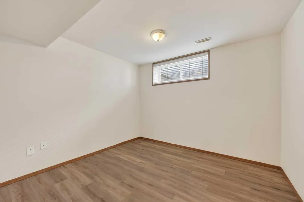126 Evansmeade Crescent NW Calgary AB T3P 1B9