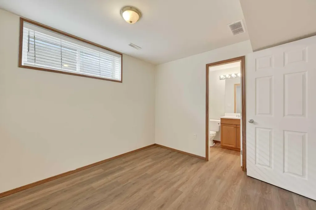 126 Evansmeade Crescent NW Calgary AB T3P 1B9