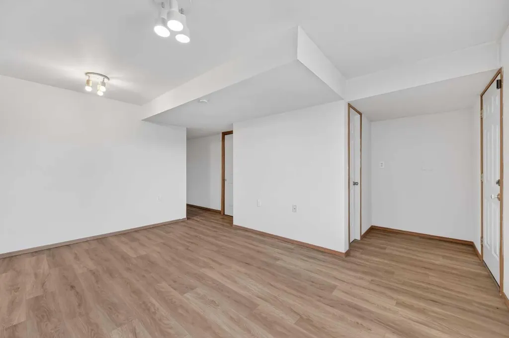 126 Evansmeade Crescent NW Calgary AB T3P 1B9