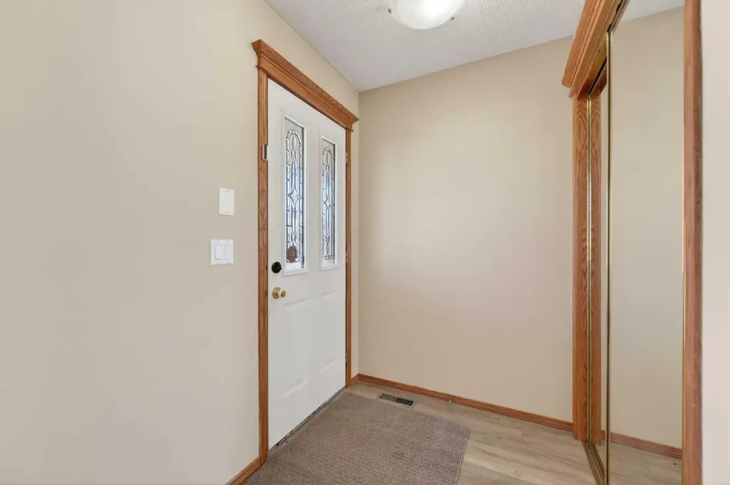 126 Evansmeade Crescent NW Calgary AB T3P 1B9