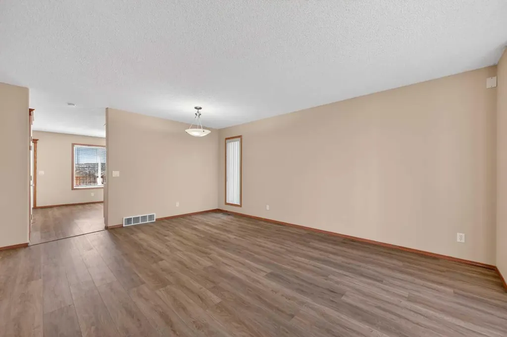 126 Evansmeade Crescent NW Calgary AB T3P 1B9