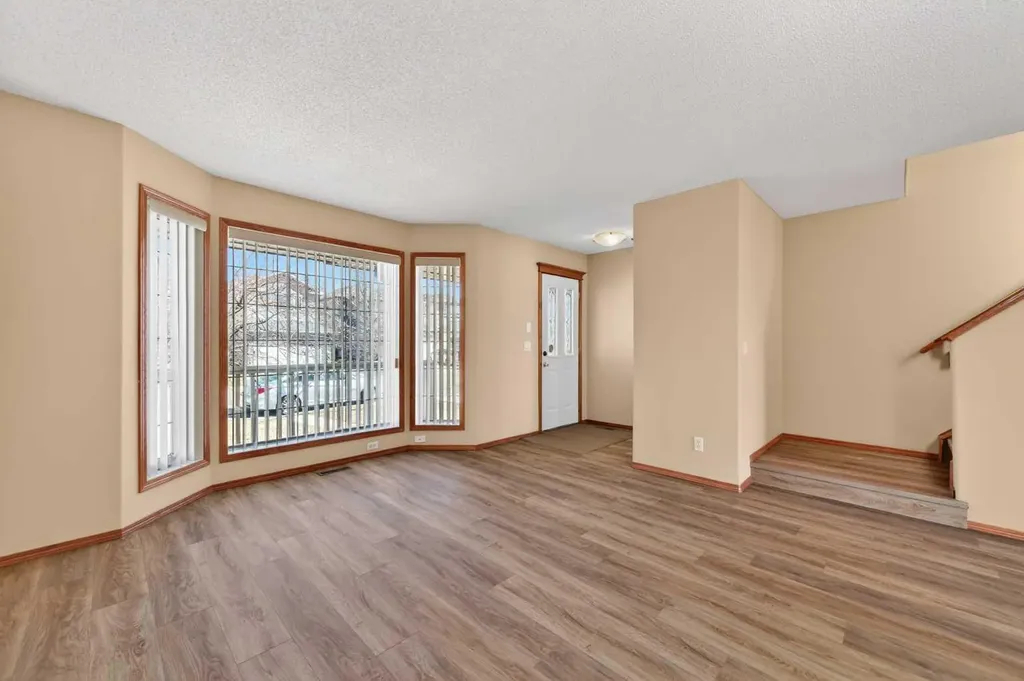 126 Evansmeade Crescent NW Calgary AB T3P 1B9