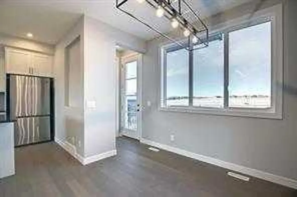 241 Cobblestone Gate SW Airdrie AB T4B 4Z9