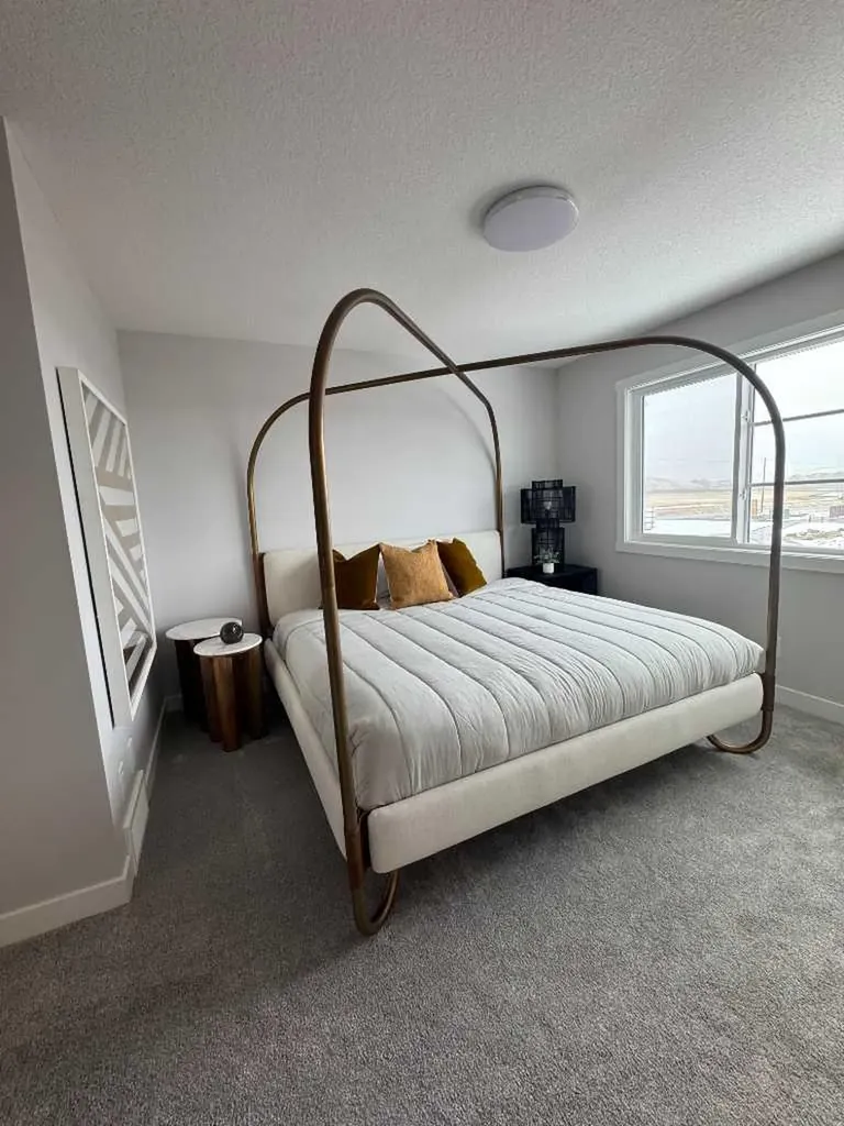 241 Cobblestone Gate SW Airdrie AB T4B 4Z9