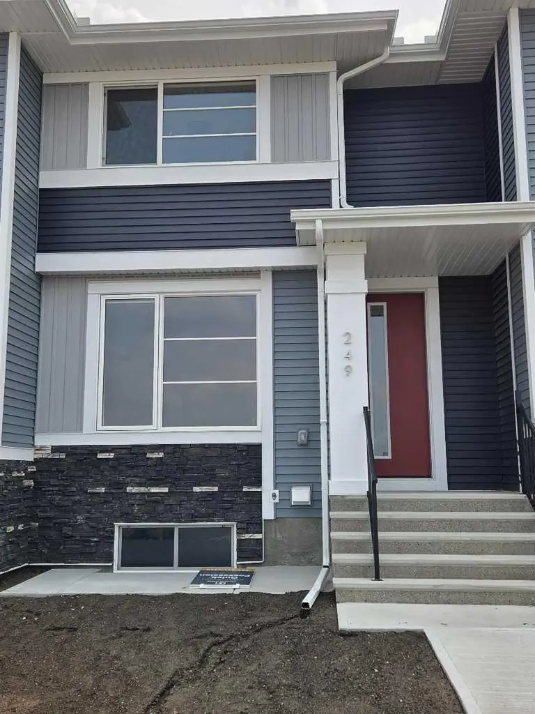 241 Cobblestone Gate SW Airdrie AB T4B 4Z9
