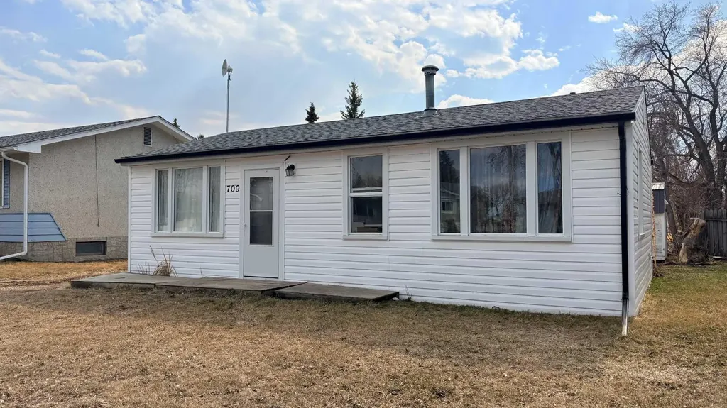709 7 Avenue Wainwright AB T9W 1B5
