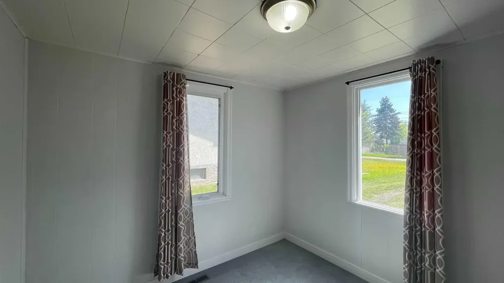 709 7 Avenue Wainwright AB T9W 1B5