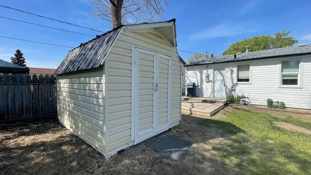709 7 Avenue Wainwright AB T9W 1B5