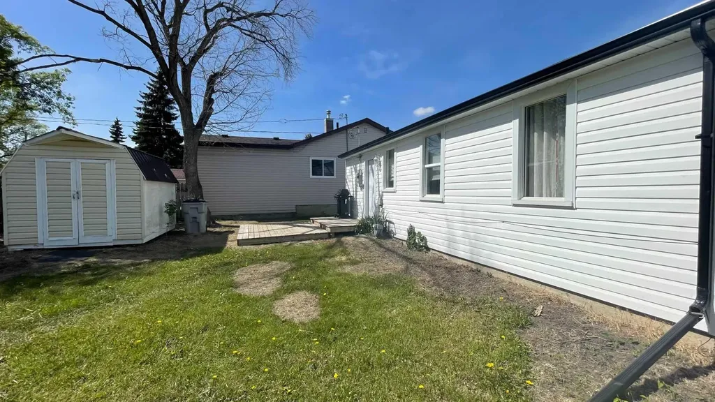709 7 Avenue Wainwright AB T9W 1B5