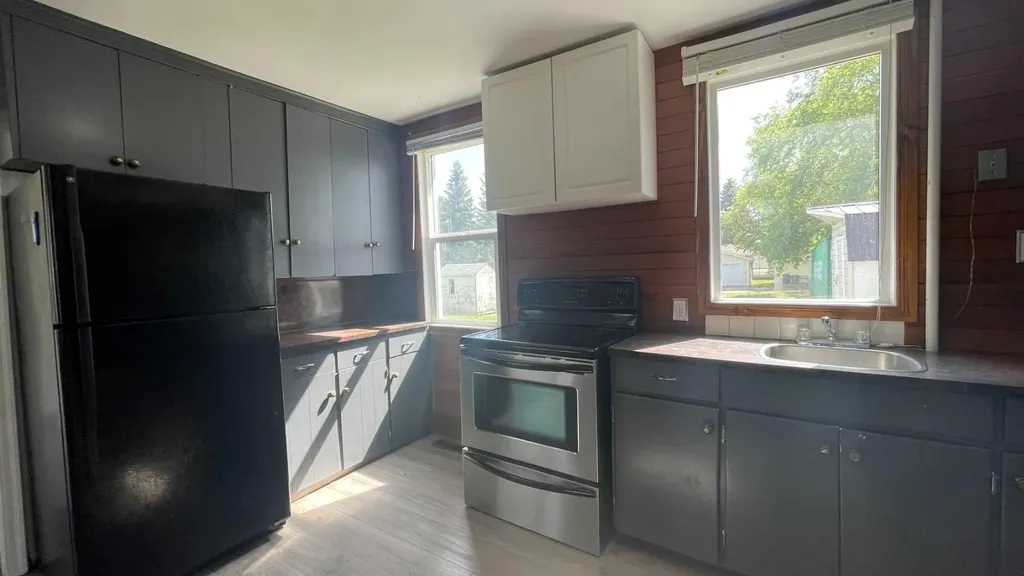 709 7 Avenue Wainwright AB T9W 1B5