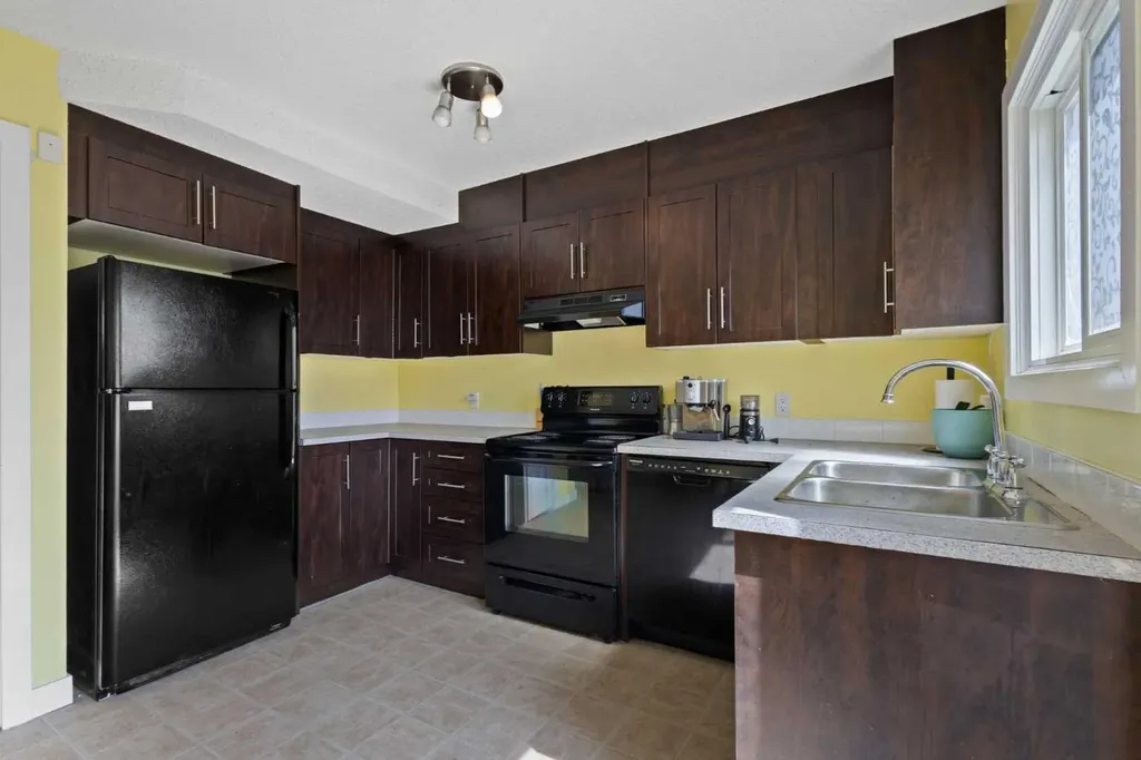 104 Deer Ridge Lane SE Calgary AB T2J6N4