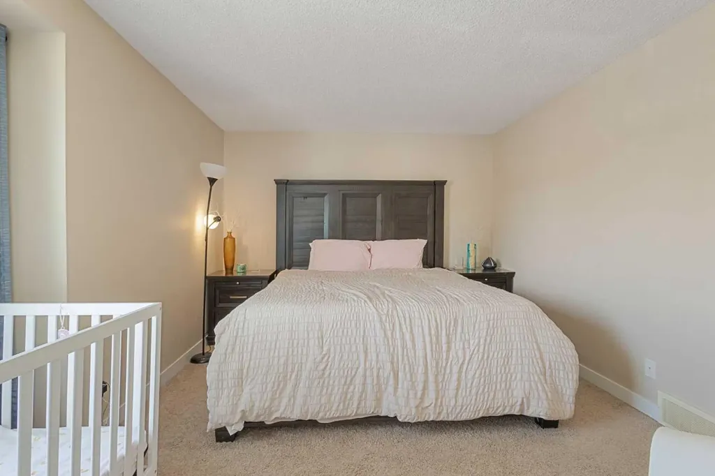 104 Deer Ridge Lane SE Calgary AB T2J6N4