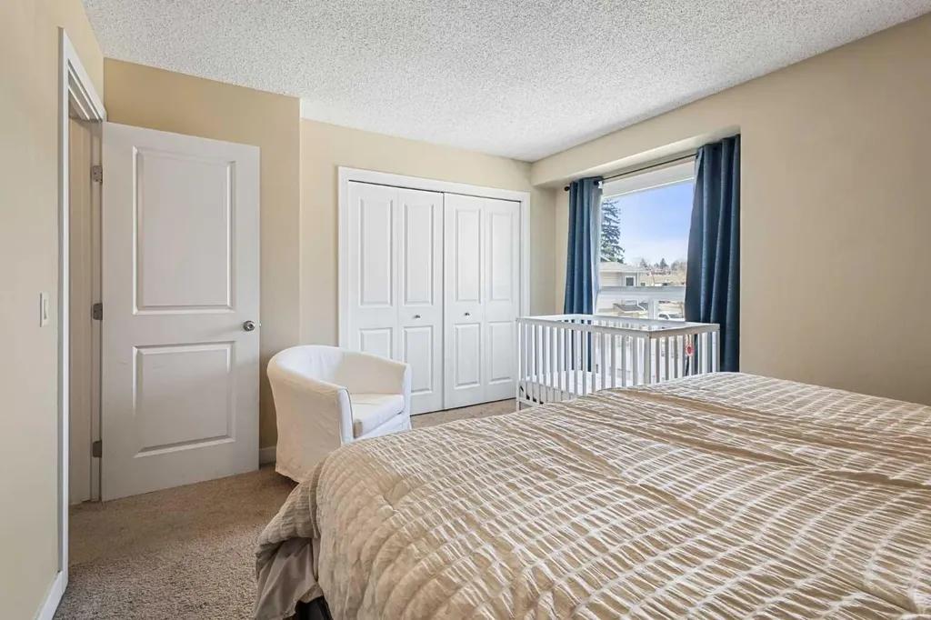 104 Deer Ridge Lane SE Calgary AB T2J6N4