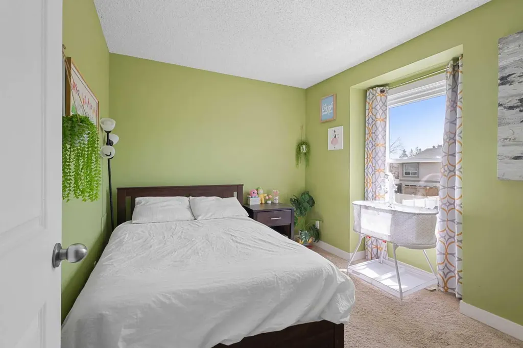 104 Deer Ridge Lane SE Calgary AB T2J6N4