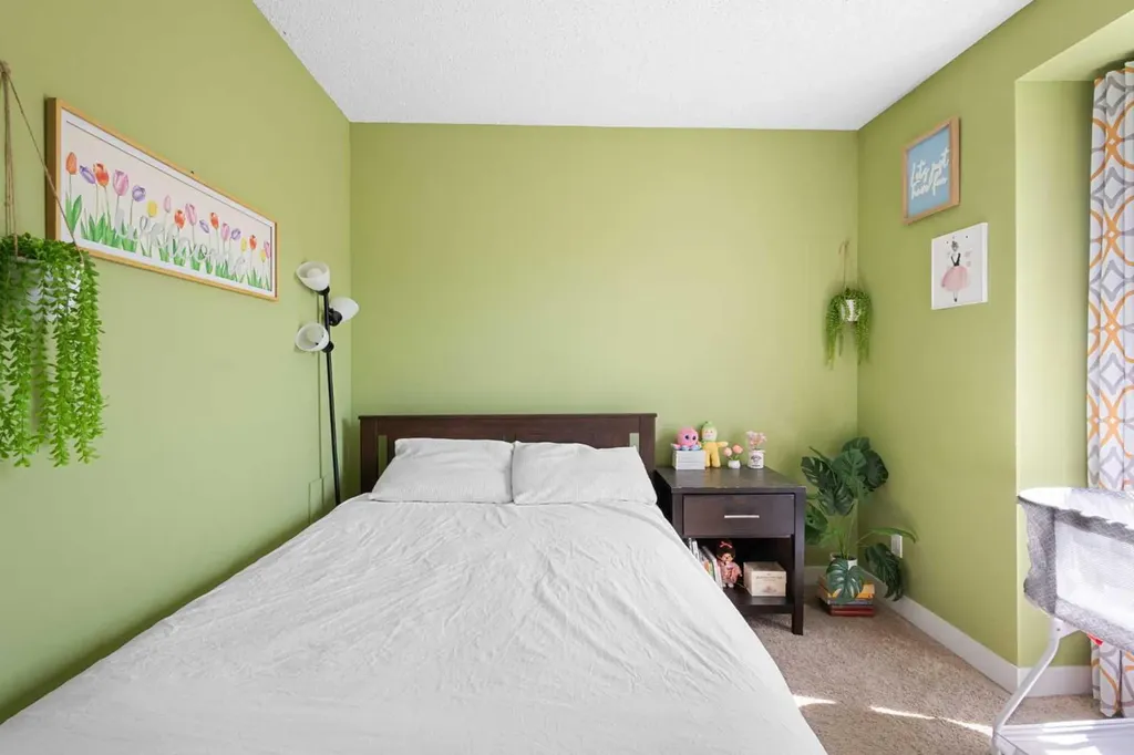 104 Deer Ridge Lane SE Calgary AB T2J6N4