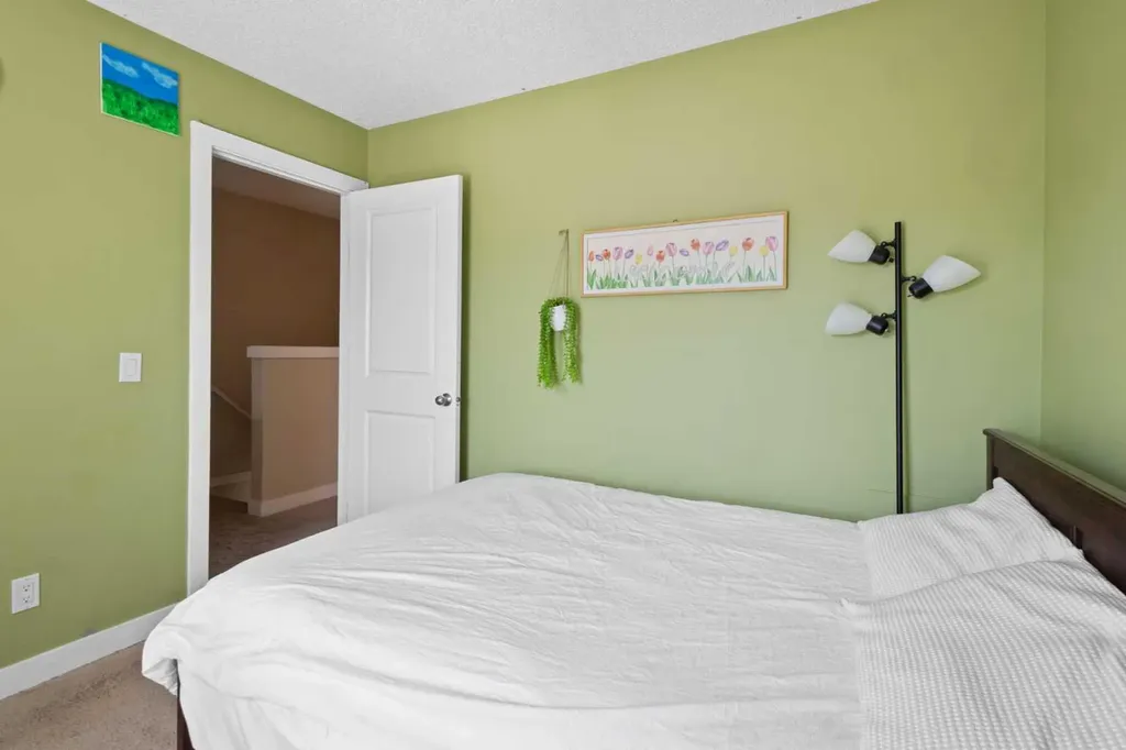 104 Deer Ridge Lane SE Calgary AB T2J6N4