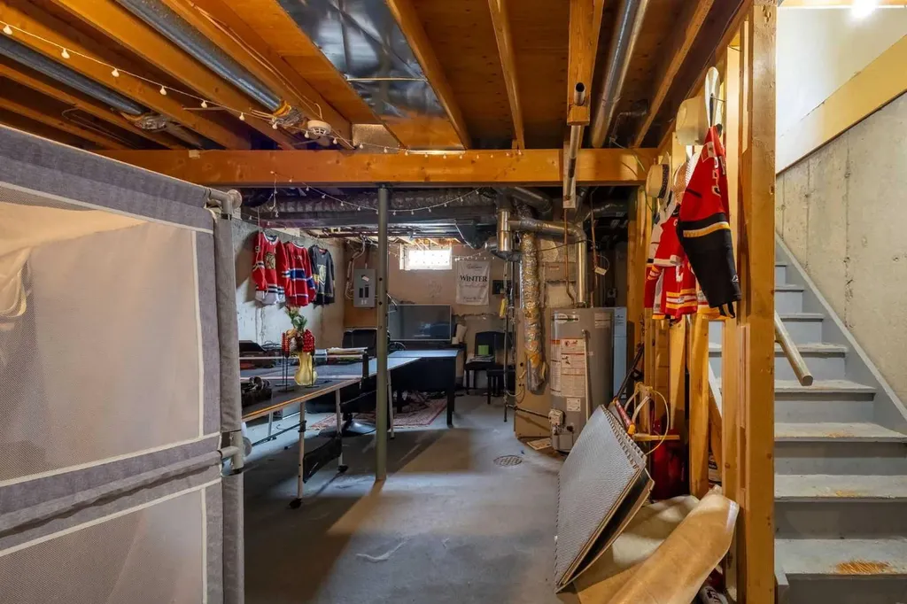 104 Deer Ridge Lane SE Calgary AB T2J6N4