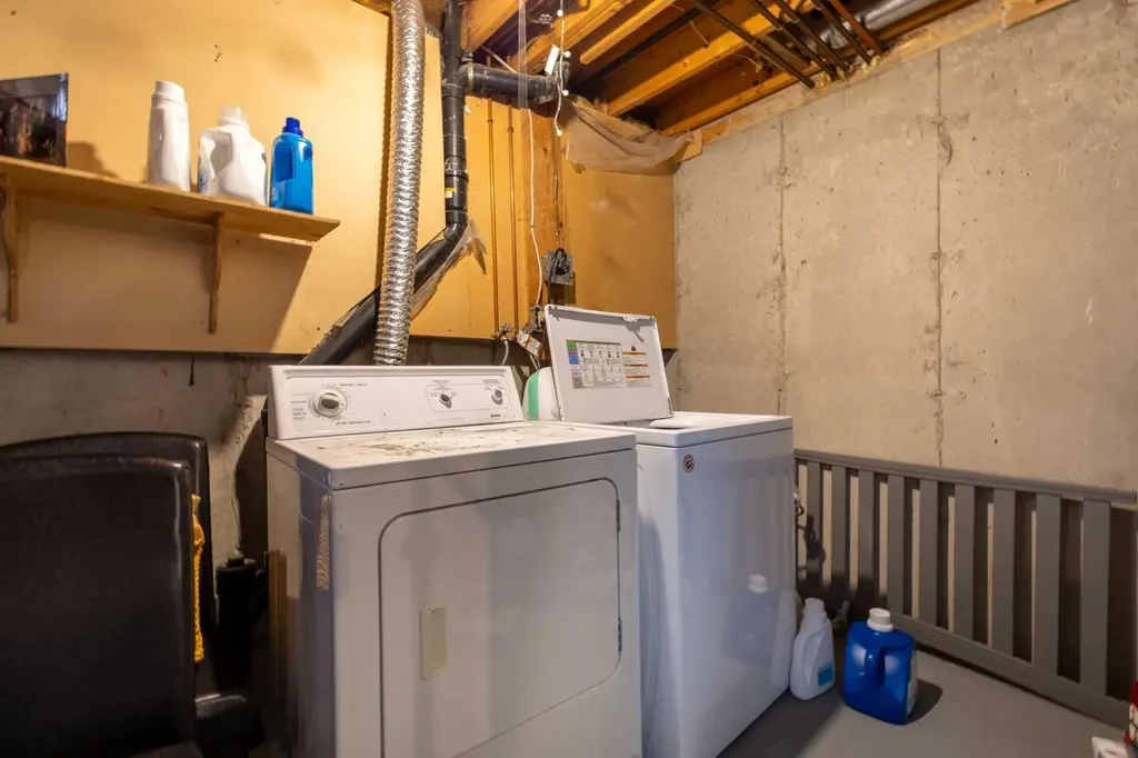 104 Deer Ridge Lane SE Calgary AB T2J6N4