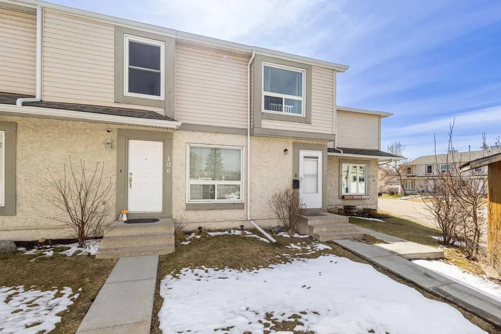 104 Deer Ridge Lane SE Calgary AB T2J6N4