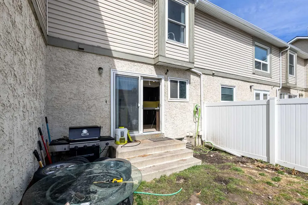 104 Deer Ridge Lane SE Calgary AB T2J6N4