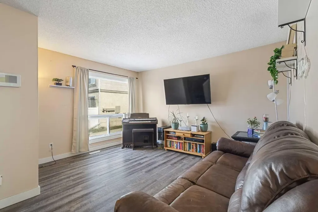 104 Deer Ridge Lane SE Calgary AB T2J6N4