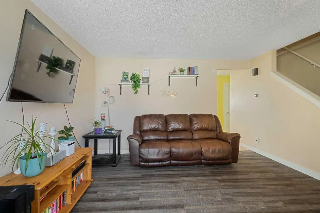 104 Deer Ridge Lane SE Calgary AB T2J6N4