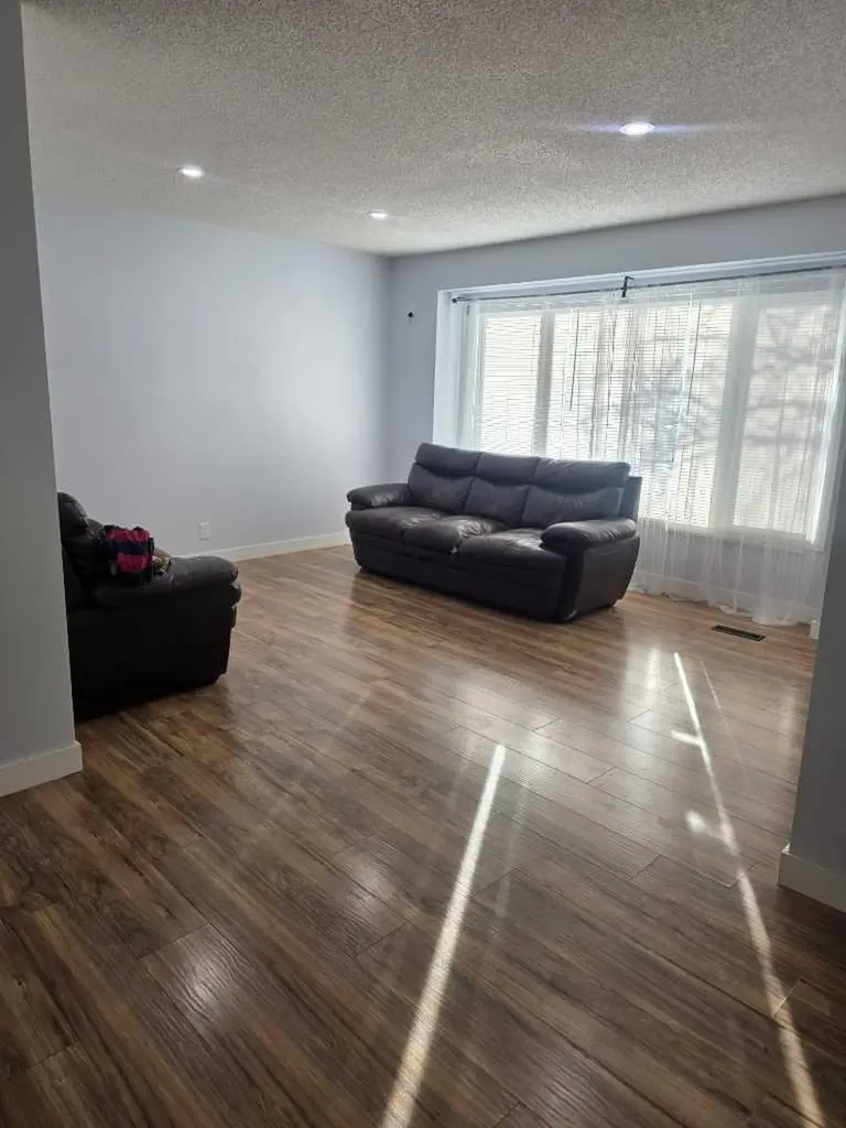 192 Templevale Road NE Calgary AB T1Y4W2
