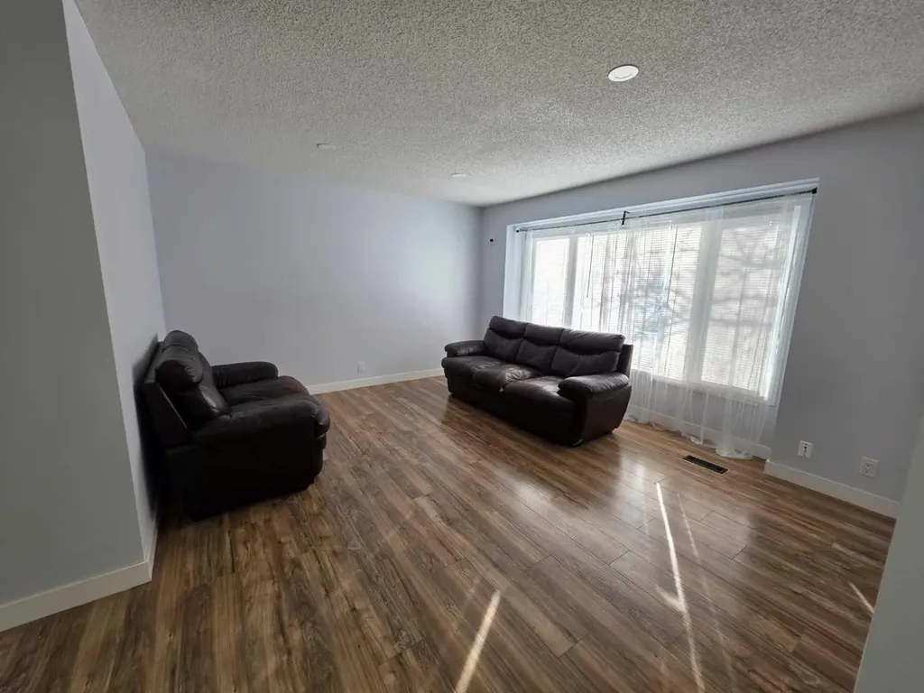 192 Templevale Road NE Calgary AB T1Y4W2