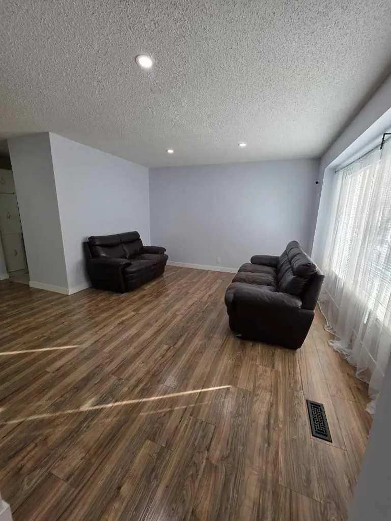 192 Templevale Road NE Calgary AB T1Y4W2