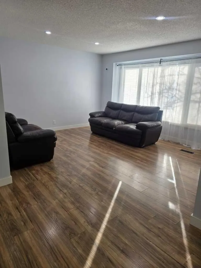 192 Templevale Road NE Calgary AB T1Y4W2