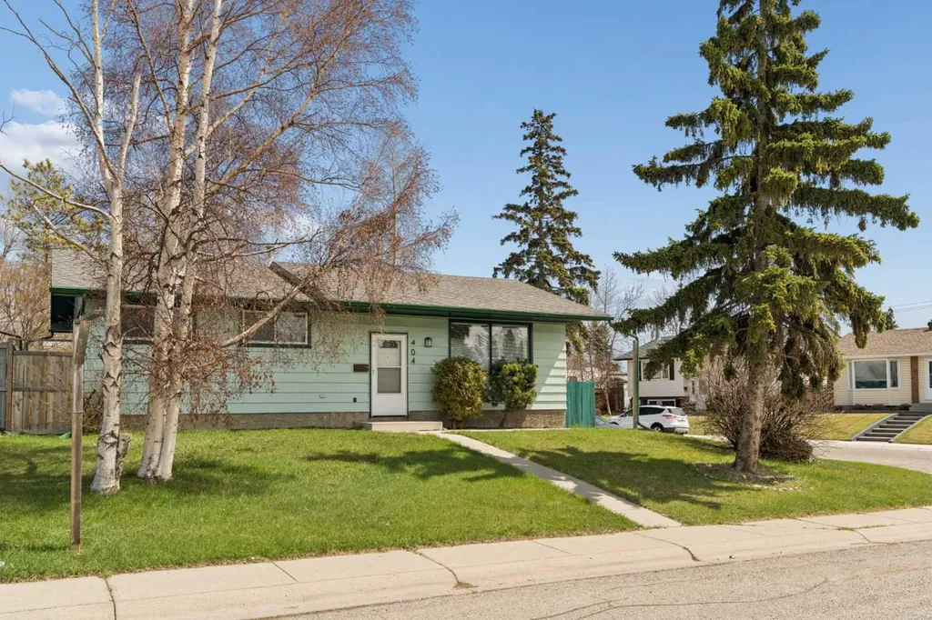 404 Manora Way NE Calgary AB T2A4R4
