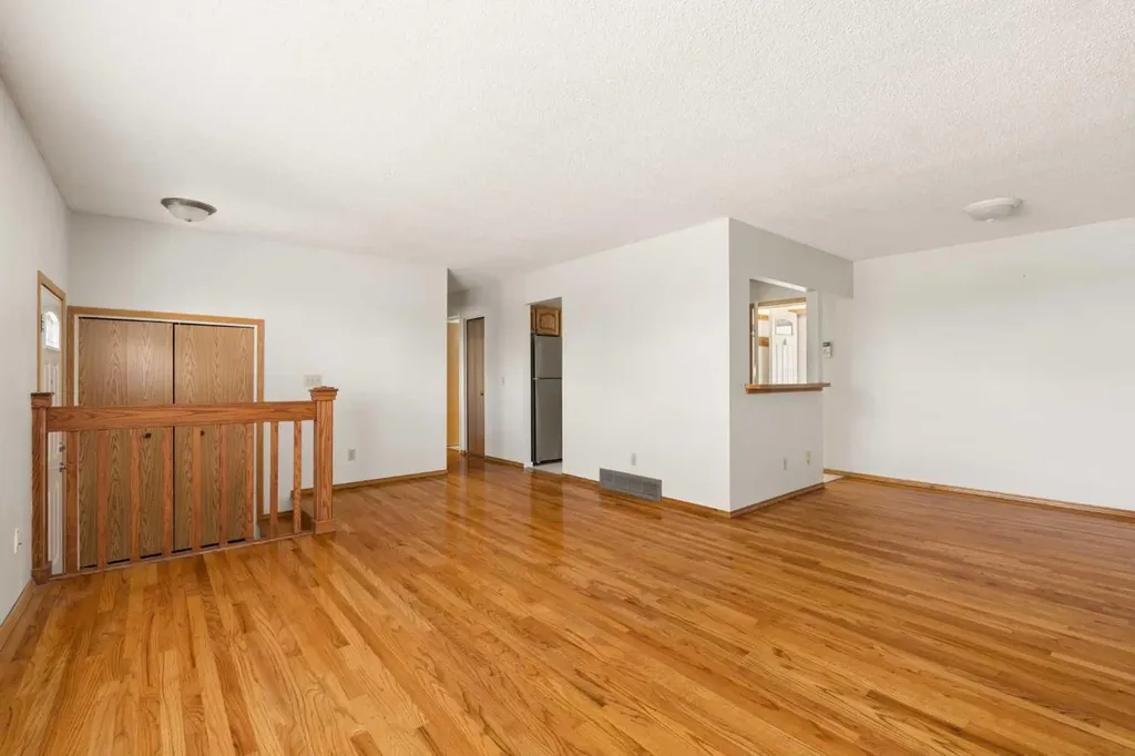 404 Manora Way NE Calgary AB T2A4R4