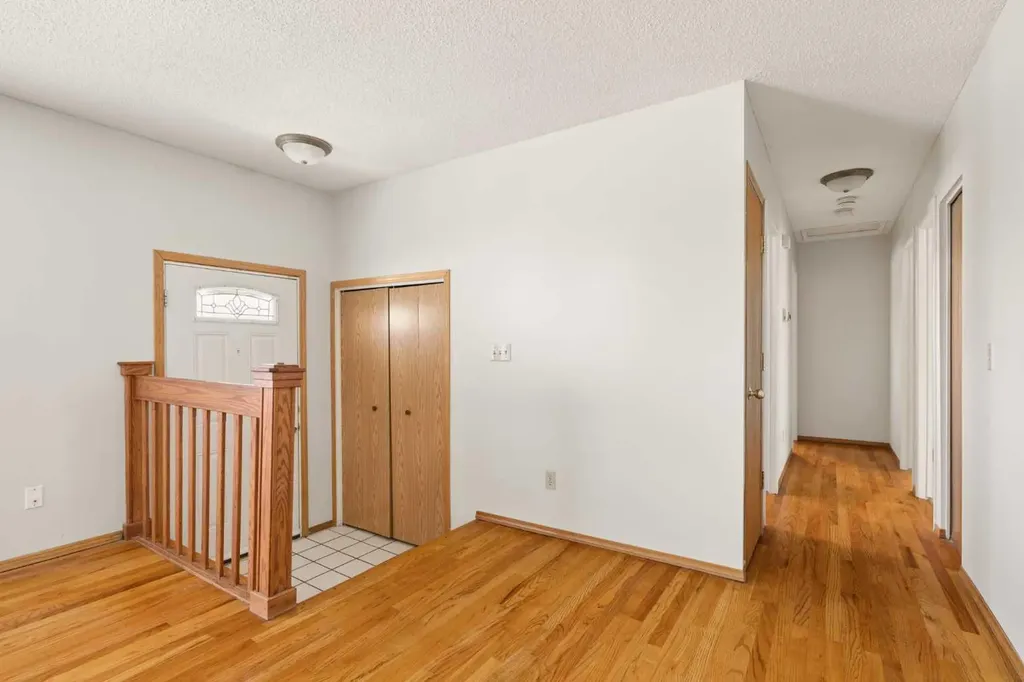 404 Manora Way NE Calgary AB T2A4R4