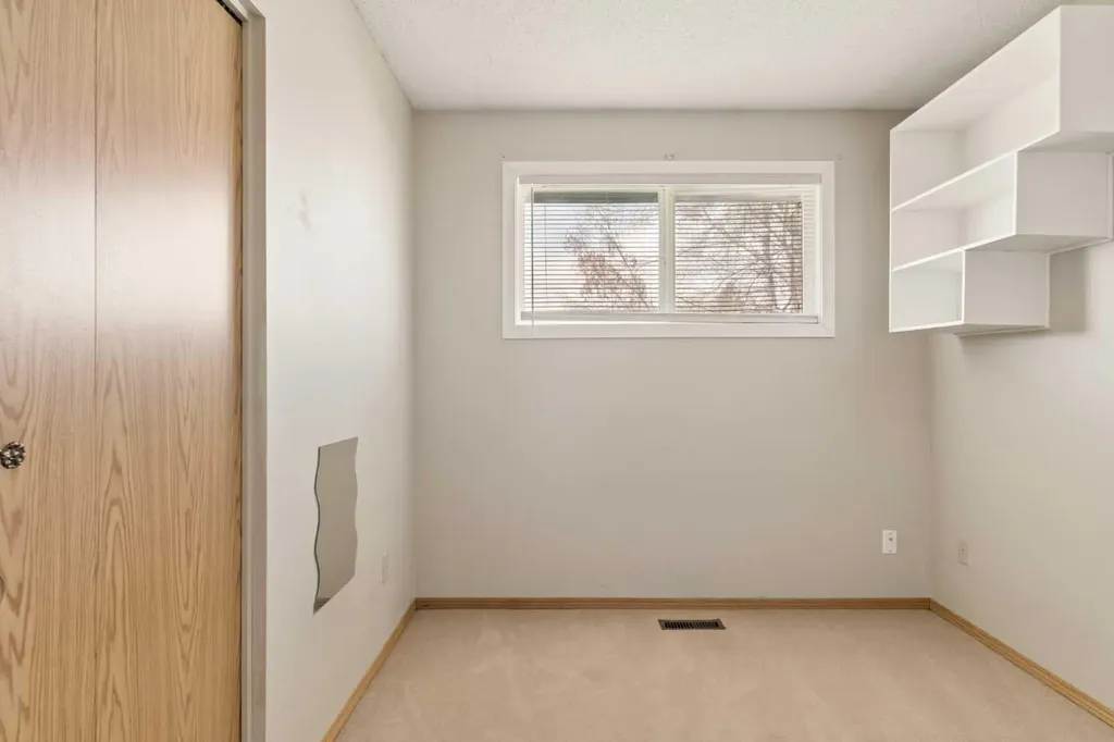 404 Manora Way NE Calgary AB T2A4R4