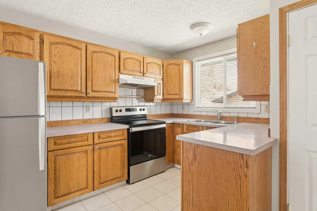 404 Manora Way NE Calgary AB T2A4R4